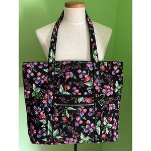 Vera Bradley | Large Winterberry Tote